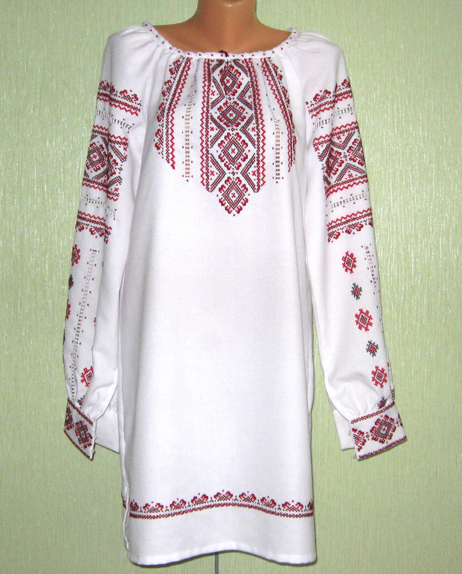Ukraińskie haftowane suknie zamawiajcie w sklepie internetowym «Jaryna» (Polska)