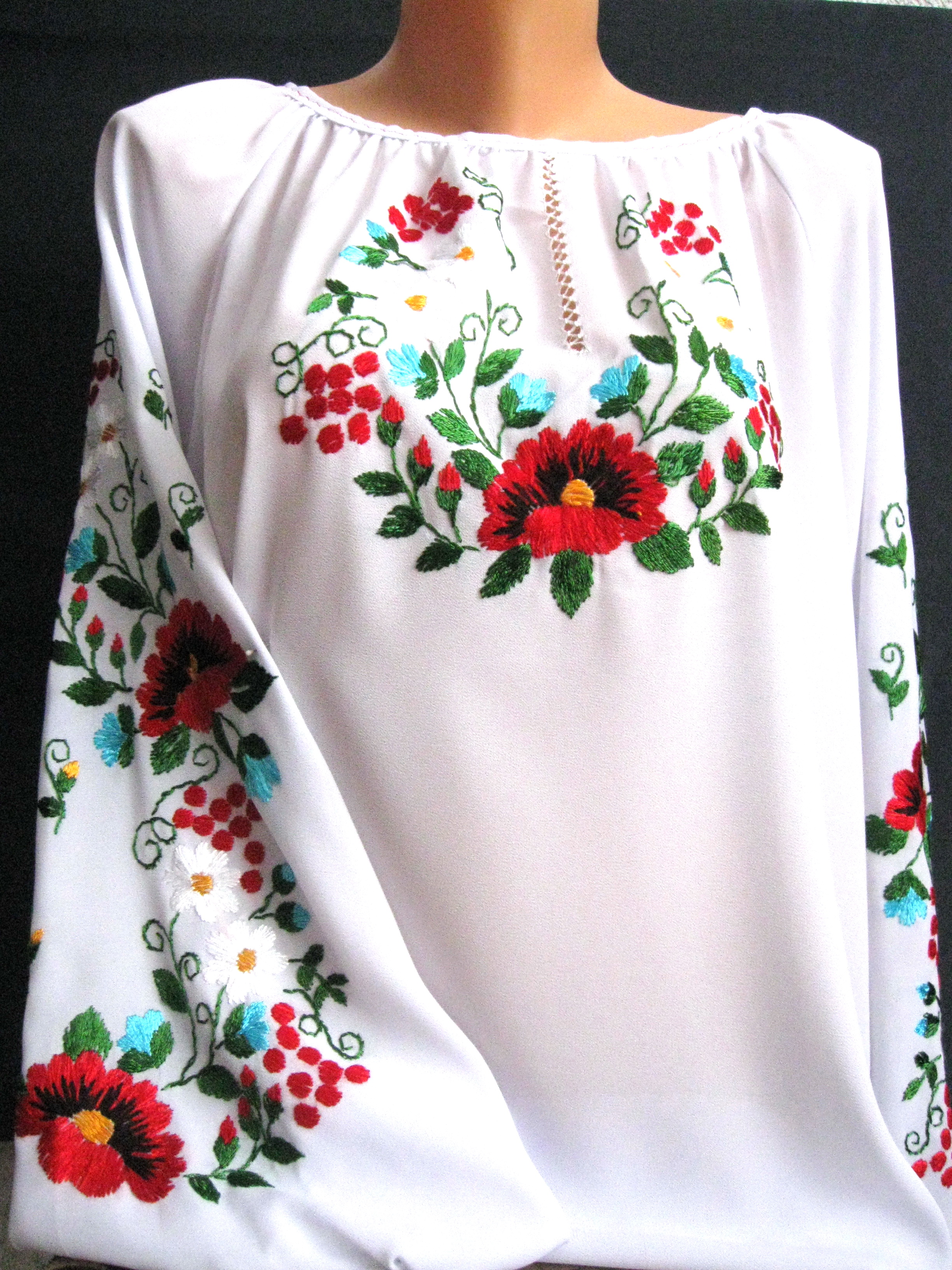 Ekskluzywny  haftowany odzież ręcznej pracy kupić w internet sklepie «Yaryna»