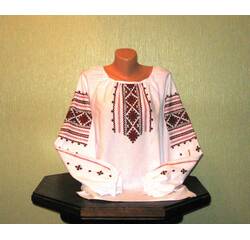Tradycyjna ukraińska koszula ręcznie haftowana