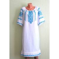 Ukraińska sukienka z niebieskim wzorem