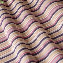 Uliczna tkanka w cienkie beżowe i fioletowe paski na różowym tle Hiszpania 83411v2