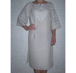 Sukienka haftowana nićmi z białego jedwabiu