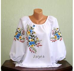 Koszulka damska ręcznie haftowana  " kwiaty na polu"