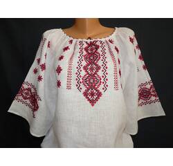 Ukraińskie  ręcznie haftowany koszuli