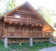 Budowa domów drewnianych z cylindrycznych bali