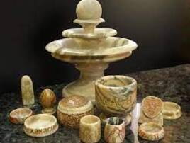 Wyroby z sztucznych dekoracyjnych kamieni